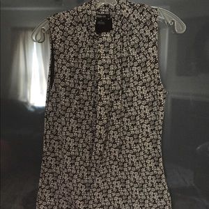Black & White Flowered Sleeveless Blouse, Size M